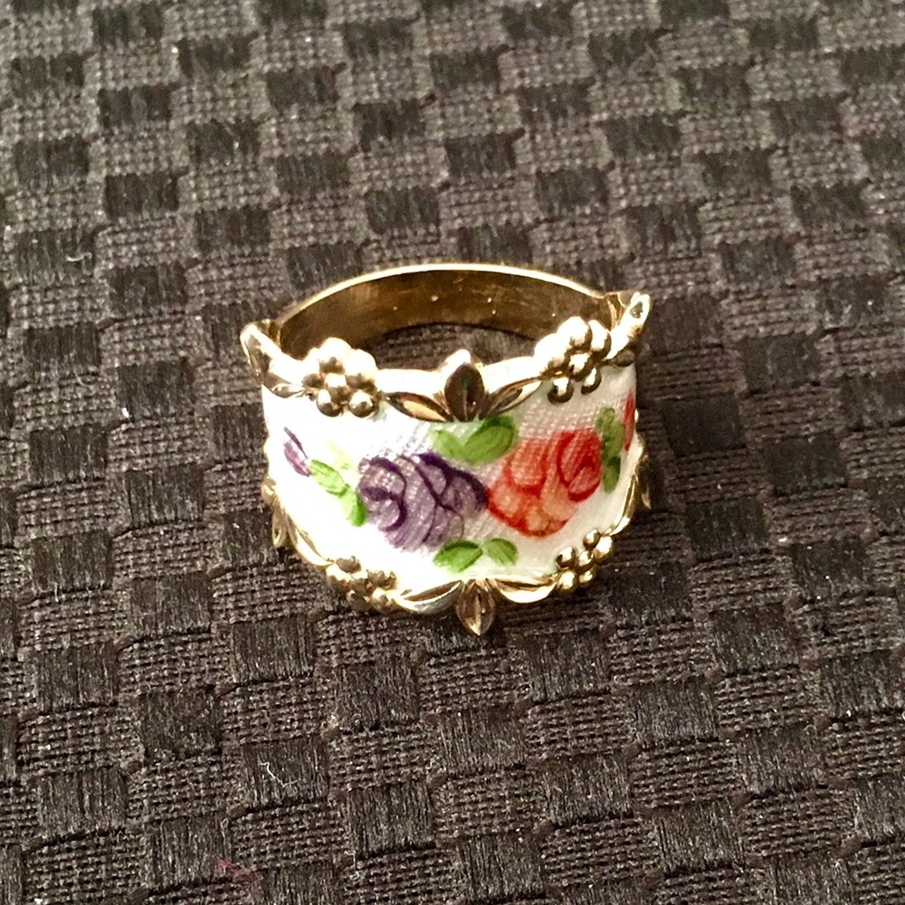 VINTAGE VARGAS Floral Ring.